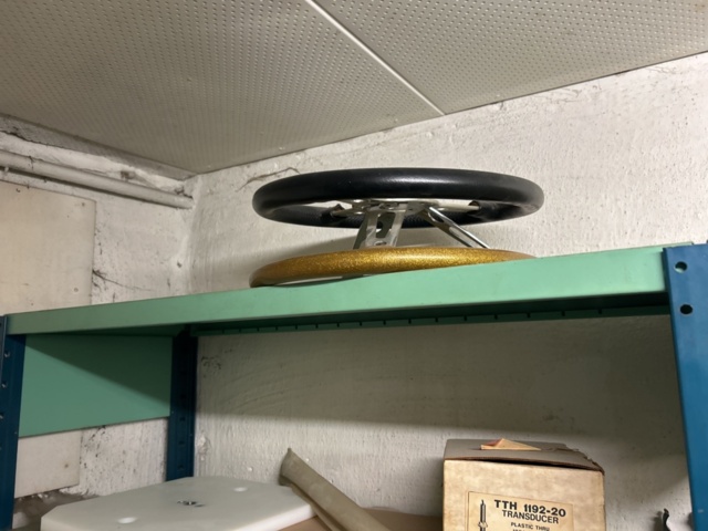 1423644-19 Lager med hyllor och reservdelar från båtverkstad - 21 sektioner plåthyllor