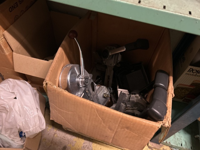 1423644-20 Lager med hyllor och reservdelar från båtverkstad - 21 sektioner plåthyllor