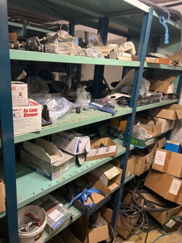 1423644-29 Lager med hyllor och reservdelar från båtverkstad - 21 sektioner plåthyllor