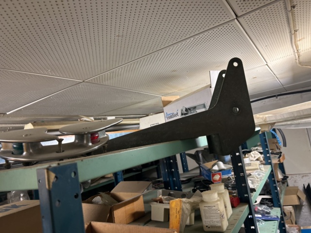 1423644-36 Lager med hyllor och reservdelar från båtverkstad - 21 sektioner plåthyllor