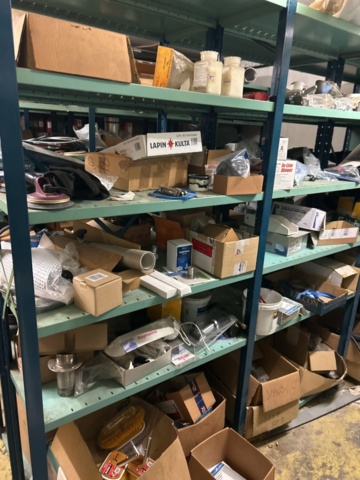 1423644-39 Lager med hyllor och reservdelar från båtverkstad - 21 sektioner plåthyllor