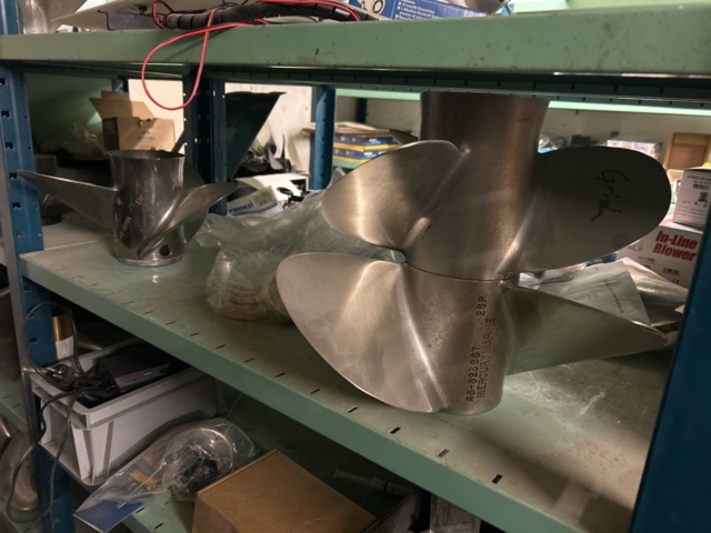 1423644-50 Lager med hyllor och reservdelar från båtverkstad - 21 sektioner plåthyllor