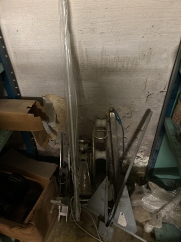 1423644-51 Lager med hyllor och reservdelar från båtverkstad - 21 sektioner plåthyllor