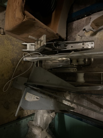 1423644-57 Lager med hyllor och reservdelar från båtverkstad - 21 sektioner plåthyllor