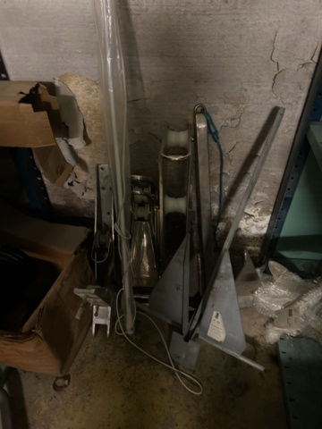 1423644-68 Lager med hyllor och reservdelar från båtverkstad - 21 sektioner plåthyllor