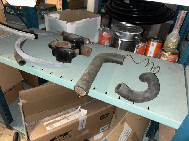 1423644-70 Lager med hyllor och reservdelar från båtverkstad - 21 sektioner plåthyllor