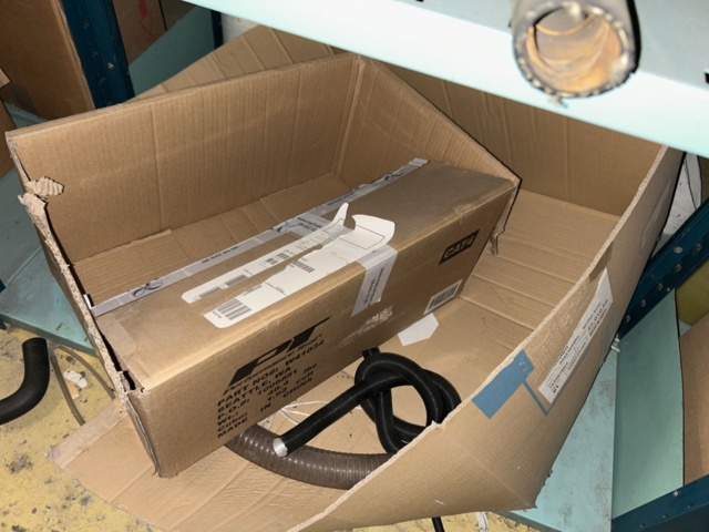 1423644-73 Lager med hyllor och reservdelar från båtverkstad - 21 sektioner plåthyllor