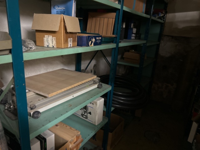 1423644-74 Lager med hyllor och reservdelar från båtverkstad - 21 sektioner plåthyllor