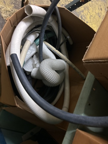 1423644-78 Lager med hyllor och reservdelar från båtverkstad - 21 sektioner plåthyllor