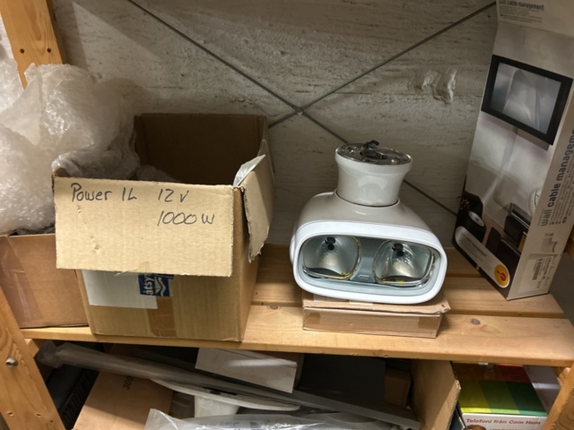 1423644-87 Lager med hyllor och reservdelar från båtverkstad - 21 sektioner plåthyllor