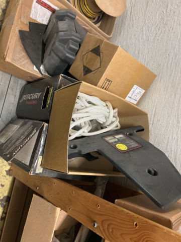 1423644-88 Lager med hyllor och reservdelar från båtverkstad - 21 sektioner plåthyllor