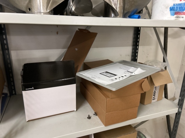 1423645-5 Hyllor 4 st med innehåll