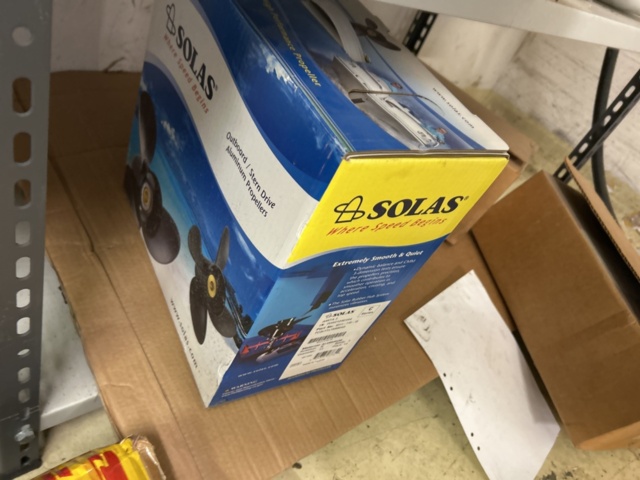 1423645-8 Hyllor 4 st med innehåll