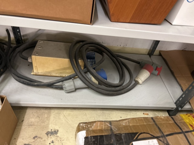 1423645-10 Hyllor 4 st med innehåll