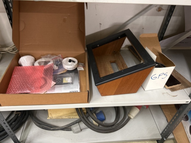 1423645-12 Hyllor 4 st med innehåll