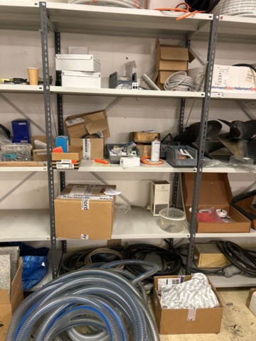 1423645-16 Hyllor 4 st med innehåll