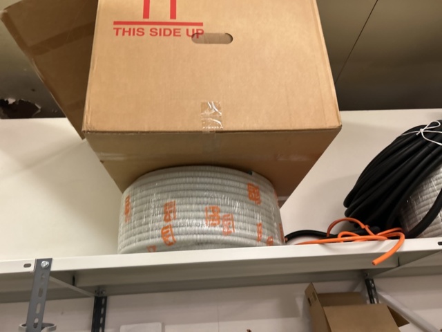 1423645-21 Hyllor 4 st med innehåll