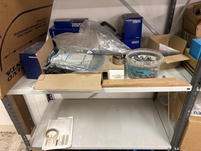 1423645-24 Hyllor 4 st med innehåll