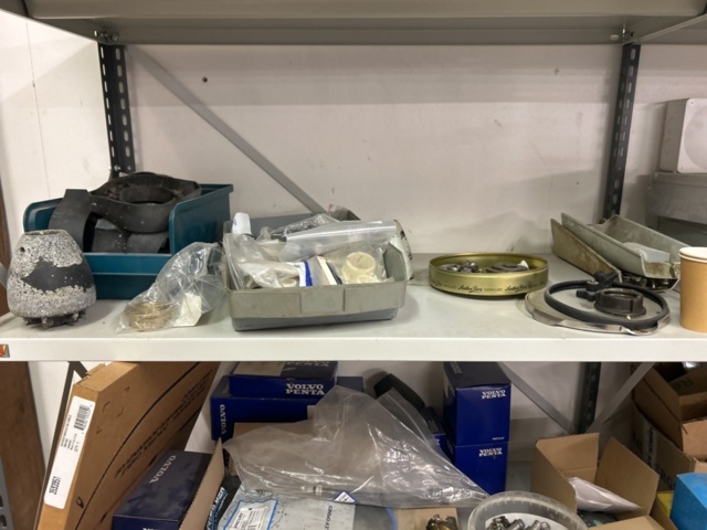 1423645-25 Hyllor 4 st med innehåll