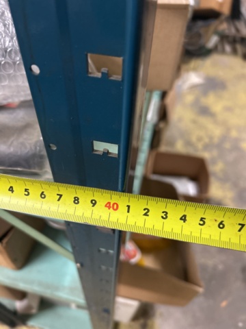 1423644-92 Lager med hyllor och reservdelar från båtverkstad - 21 sektioner plåthyllor