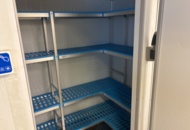 1372694 Shelving system in two sections