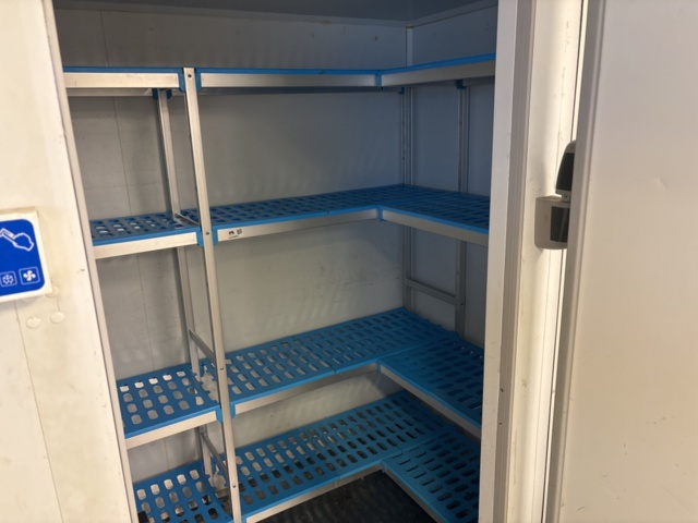 1372694-1 Hyllsystem i två sektioner