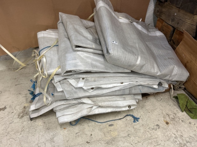 1423648-1 Samling med väderskydd/presenningar