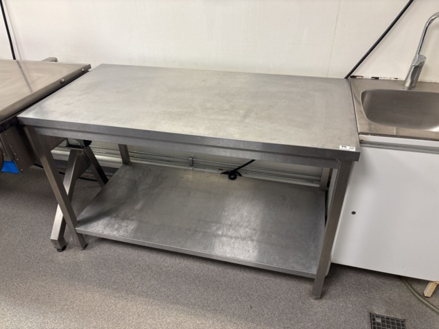 1372695-1 Rostfri arbetsbänk med underhylla