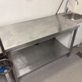 1372695-2 Rostfri arbetsbänk med underhylla