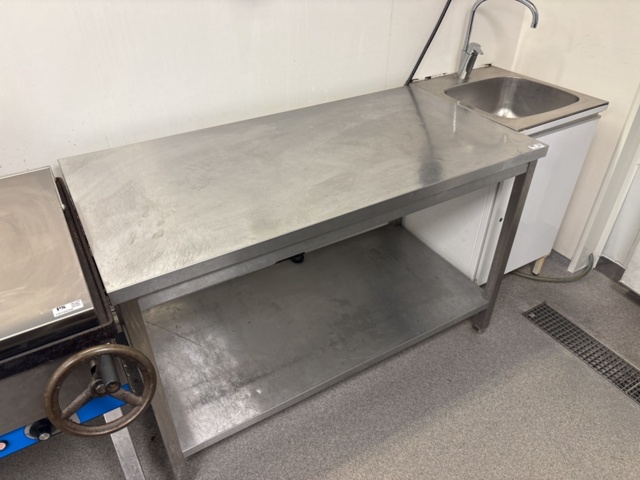 1372695-2 Rostfri arbetsbänk med underhylla