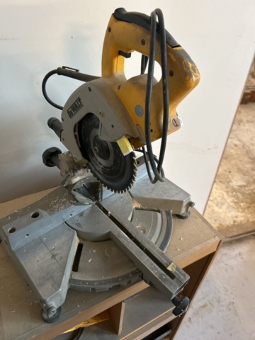 1423650-3 Kap- och gersåg med skåp - DeWalt DW700