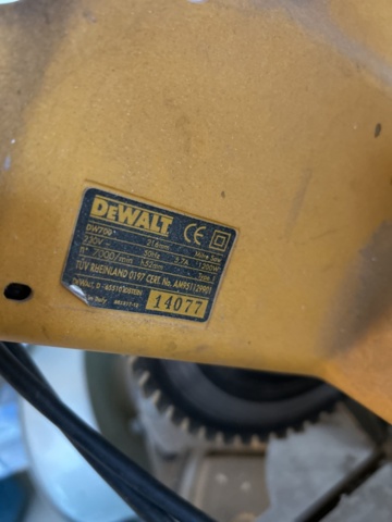 1423650-5 Kap- och gersåg med skåp - DeWalt DW700