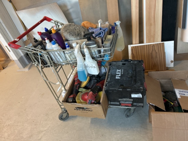 1423651-1 Vagn med polermaskiner, diverse och tillbehör