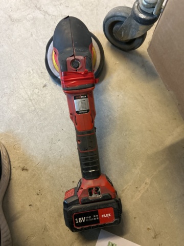 1423651-4 Vagn med polermaskiner, diverse och tillbehör