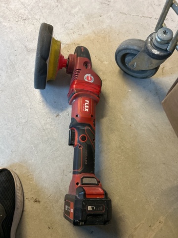 1423651-6 Vagn med polermaskiner, diverse och tillbehör