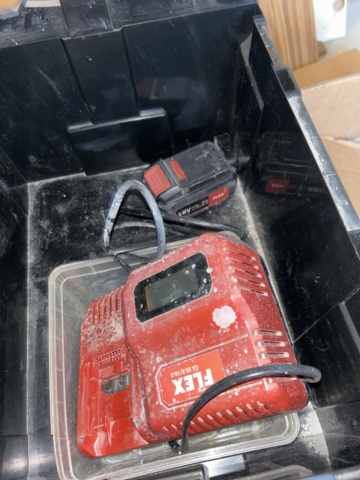 1423651-7 Vagn med polermaskiner, diverse och tillbehör