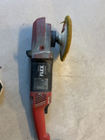 1423651-10 Vagn med polermaskiner, diverse och tillbehör