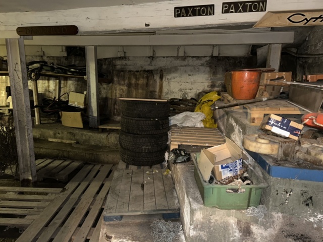 1423660-2 Större samling med diverse reservdelar och inventarier från båtverkstad