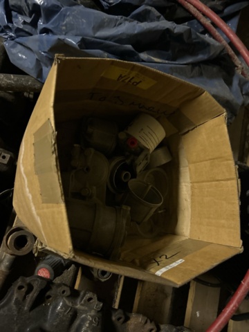 1423660-8 Större samling med diverse reservdelar och inventarier från båtverkstad