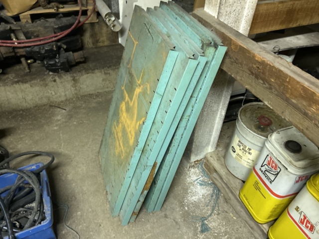 1423660-9 Större samling med diverse reservdelar och inventarier från båtverkstad