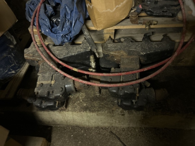 1423660-11 Större samling med diverse reservdelar och inventarier från båtverkstad