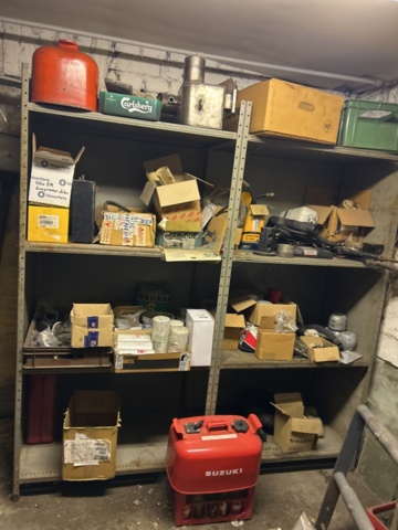 1423660-18 Större samling med diverse reservdelar och inventarier från båtverkstad
