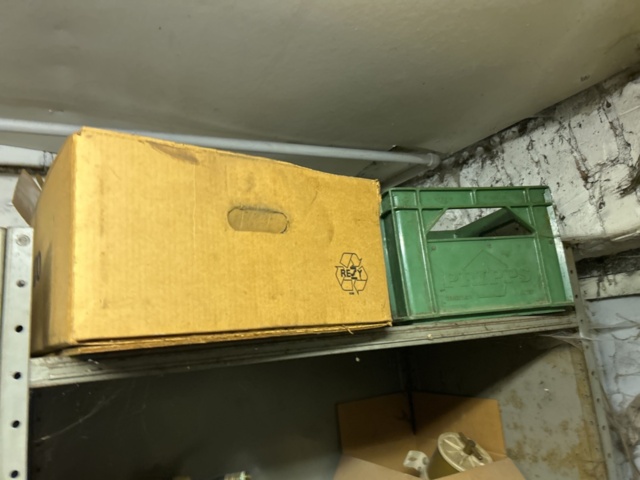 1423660-17 Större samling med diverse reservdelar och inventarier från båtverkstad