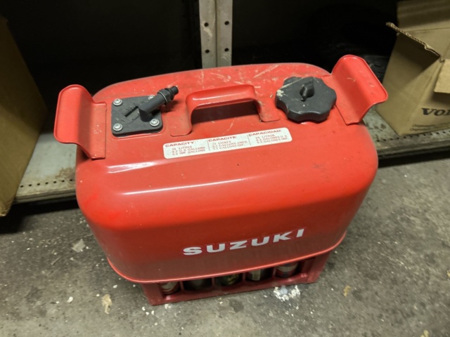 1423660-19 Större samling med diverse reservdelar och inventarier från båtverkstad