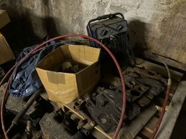 1423660-20 Större samling med diverse reservdelar och inventarier från båtverkstad