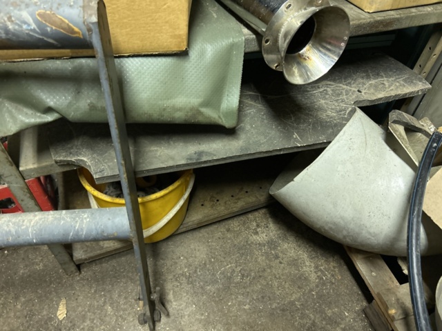 1423660-28 Större samling med diverse reservdelar och inventarier från båtverkstad