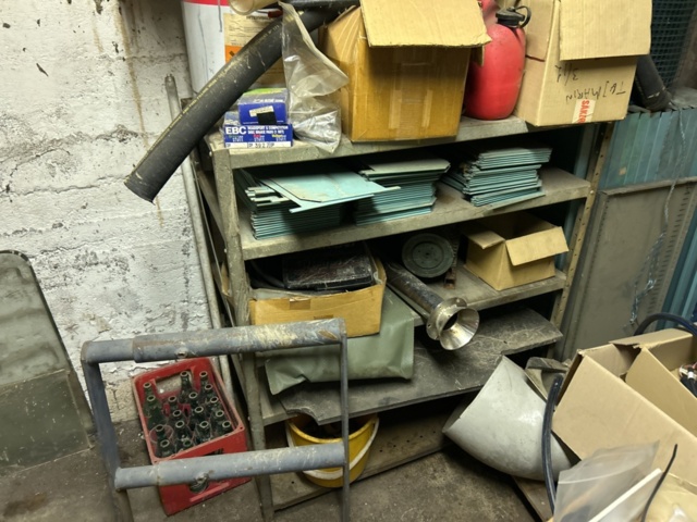 1423660-29 Större samling med diverse reservdelar och inventarier från båtverkstad