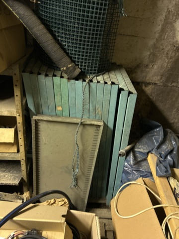 1423660-30 Större samling med diverse reservdelar och inventarier från båtverkstad