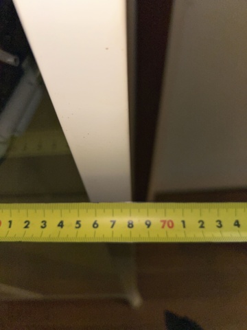 1423662-7 Diverse möbler och köksinventarier i rummet