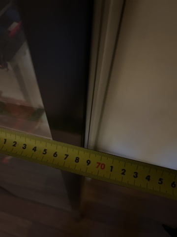 1423662-11 Diverse möbler och köksinventarier i rummet